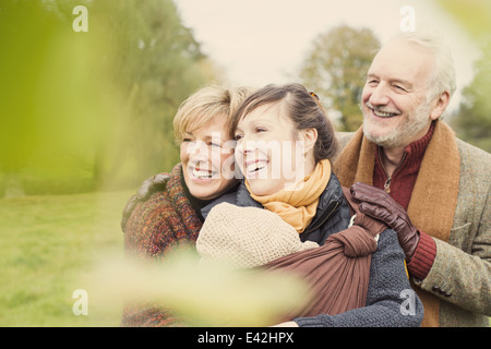 Three generation family smiling Banque D'Images