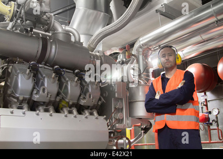 Portrait de l'homme technicien dans power station Banque D'Images