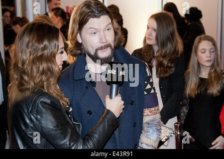 Alexandra Maurer et Melissa Kwanthai Sithmorseng de 'joiz - Dein Social TV' interviewer les clients de Michalsky Spectacle StyleNite : Melissa Kwanthai Sithmorseng,Alexandra Maurer,Rea Garvey Où : Berlin, Allemagne Quand : 17 Jan 2014 Banque D'Images