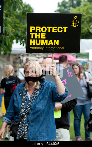 Amnesty International de protestation contre la paix de Leamington Festival, UK Banque D'Images