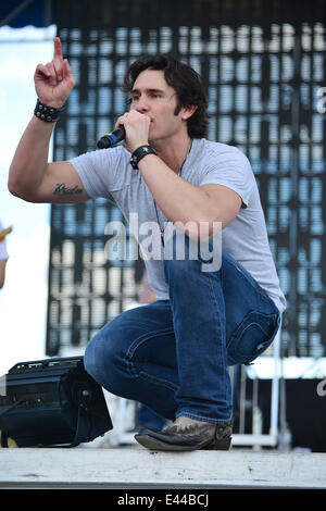 Joe Nichols en prestation au Kiss Pays Chili Cook Off à Pembroke Pines avec : Joe Nichols Où : Pembroke Pines, Florida, United States Quand : 26 Jan 2014 Banque D'Images