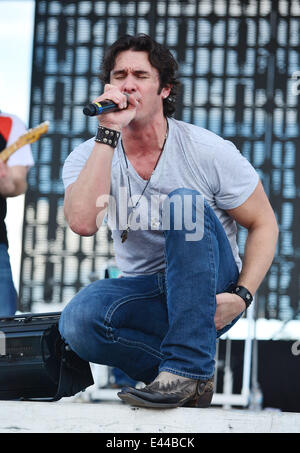 Joe Nichols en prestation au Kiss Pays Chili Cook Off à Pembroke Pines avec : Joe Nichols Où : Pembroke Pines, Florida, United States Quand : 26 Jan 2014 Banque D'Images