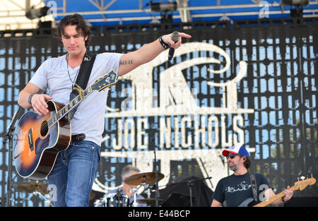 Joe Nichols en prestation au Kiss Pays Chili Cook Off à Pembroke Pines avec : Joe Nichols Où : Pembroke Pines, Florida, United States Quand : 26 Jan 2014 Banque D'Images