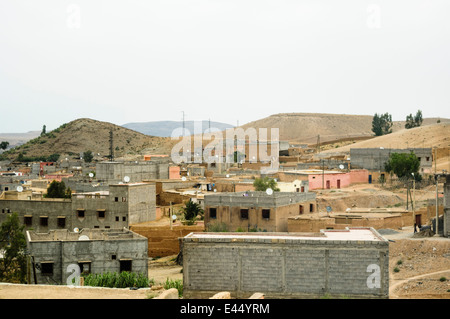 Village traditionnel berbère jusqu'aux montagnes de l'Atlas, Maroc Banque D'Images