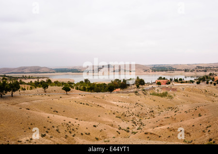 Village traditionnel berbère jusqu'aux montagnes de l'Atlas, Maroc Banque D'Images