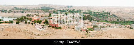 Village traditionnel berbère jusqu'aux montagnes de l'Atlas, Maroc Banque D'Images