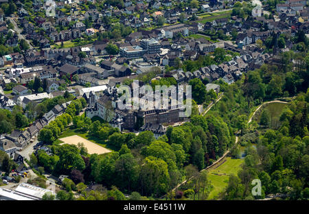 Vue aérienne, jardins de Schloss Berleburg Castle, Bad Berleburg, Rhénanie du Nord-Westphalie, Allemagne Banque D'Images