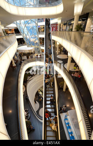 Le plus long escalier mécanique non pris en charge en Europe, centre commercial MyZeil, architecte Massimiliano Fuksas, Palais Quartier Banque D'Images