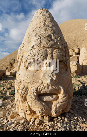 Tête de Zeus en pierre, terrasse ouest, tombe d'Antiochus, le Mont Nemrut, Nemrut Dagi, province d'Adiyaman Banque D'Images