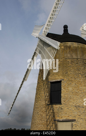 Le moulin entre Great Haseley et Great Milton Oxfordshire UK a récemment rénové avec ses nouvelles voiles équipé Banque D'Images