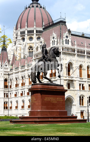 Hongrie Budapest le renouvellement de la Place Kossuth Lajos statue équestre de Ferenc Rakoczi II Banque D'Images