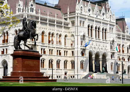 Hongrie Budapest le renouvellement de la Place Kossuth Lajos statue équestre de Ferenc Rakoczi II Banque D'Images