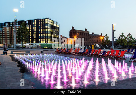 Fontaine couleur Lights Grenier Square Kings Cross Londres UK Banque D'Images