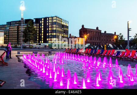 Fontaine couleur Lights Grenier Square Kings Cross Londres UK Banque D'Images