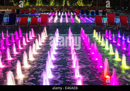 Fontaine couleur Lights Grenier Square Kings Cross Londres UK Banque D'Images