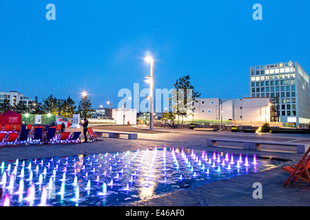 Fontaine couleur Lights Grenier Square Kings Cross Londres UK Banque D'Images