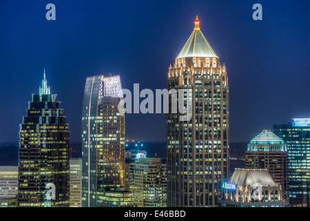 View sur l'Interstate 85 en passant la skyline d'Atlanta, Atlanta, Géorgie, États-Unis d'Amérique Banque D'Images