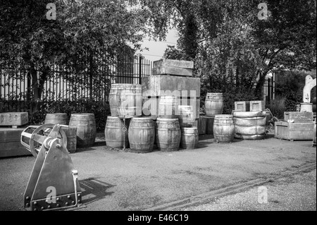 Photographie en noir et blanc. Le silence en vrac (1996) L'art public, Salford Quays, Trafford, Manchester UK Banque D'Images