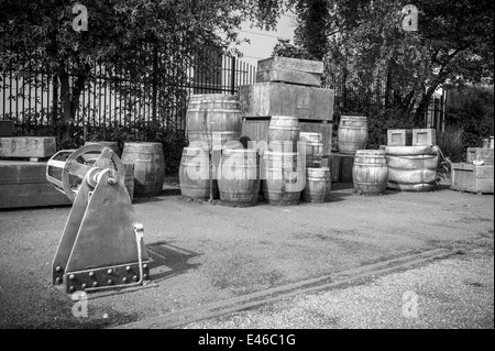 Photographie en noir et blanc. Le silence en vrac (1996) L'art public, Salford Quays, Trafford, Manchester UK Banque D'Images