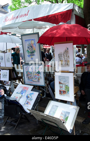 Art en vente sur un marché de rue à la Place du Tertre, Montmartre, Paris, France Banque D'Images