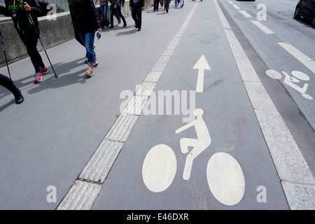 Piste cyclable, Paris, France Banque D'Images