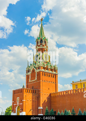 Spasskaya le Kremlin de Moscou (sauveur) tour de l'horloge, la Place Rouge, Moscou, Russie Banque D'Images