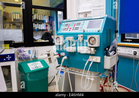 Un kidneydialysis machine dans le rein pour enfants Centre de l'Hôpital universitaire du pays de Galles, à Cardiff, Heath. Banque D'Images