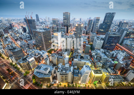 Osaka, Japon aerial cityscape dans le quartier d'Umeda. Banque D'Images