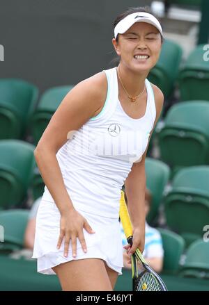 Londres, Royaume-Uni. 07 juillet, 2014. Chines Peng Shuai réagit à un lancer raté au cours de troisième cycle en double femmes © match Plus Sport Action/Alamy Live News Banque D'Images