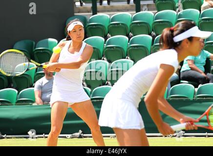 Londres, Royaume-Uni. 07 juillet, 2014. Chines Peng Shuai(L) et Chinois Taipeis Hsieh Su-wei au cours de troisième cycle en double femmes © match Plus Sport Action/Alamy Live News Banque D'Images