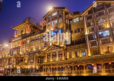 Chongqing, Chine à Hongyadong hillside bâtiments. Banque D'Images