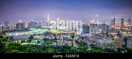 Shenzhen, Chine ville au crépuscule. Banque D'Images