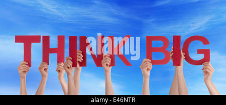 Mains tenant voir grand Banque D'Images