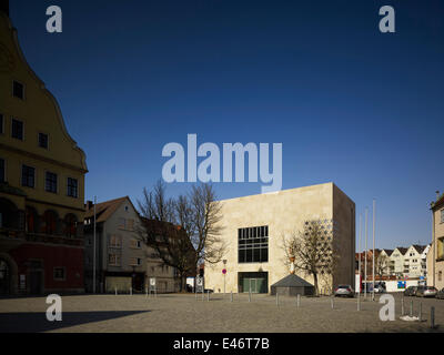 Weinhof am Synagoge, Ulm, Allemagne. Architecte : kister brut scheithauer architectes, 2012. Vue sur la Place Saint-Marc. Weinhof Banque D'Images