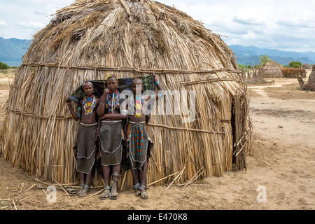 La tribu Erbore est une petite tribu qui vit dans la région du sud-ouest de la vallée de l'Omo le 17 mai 2014 Banque D'Images