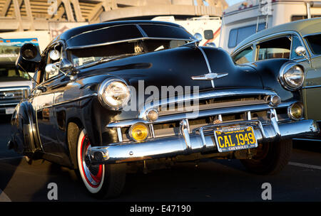 Chevrolet berline de luxe noir à partir de 1949 à La Grande3 swap meet, au stationnement de l'Qualcomm Stadium, en mars 2014. Banque D'Images