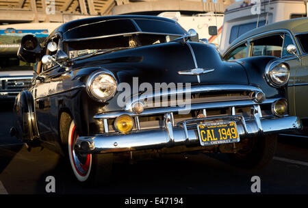 Chevrolet berline de luxe noir à partir de 1949 à La Grande3 swap meet, au stationnement de l'Qualcomm Stadium, en mars 2014. Banque D'Images