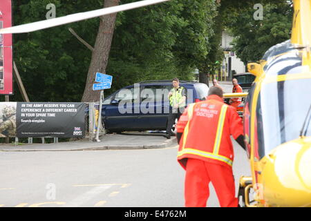 Loughborough, Leicestershire, UK. 4 juillet, 2014. Accident de voiture sur l'a6 leicester la police de la route les agents de circulation et les Midlands air ambulance est allé(e) à Banque D'Images