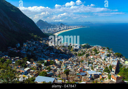 Vue sur le sud de Rio de Janeiro à partir de l'un des plus haut point de la favela de Vidigal (Alto Vidigal Banque D'Images