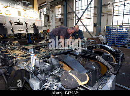 Serrurier de l'assemblée de voiture Banque D'Images