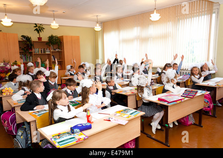 Les élèves de l'école élémentaire d'un bureau de classe Banque D'Images