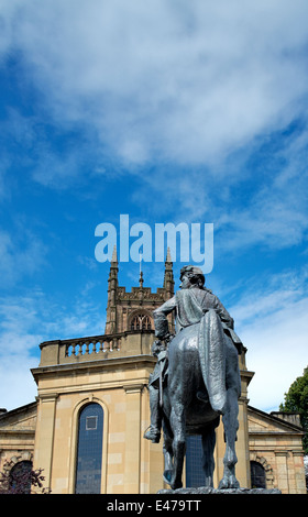 Statue de Charles Édouard Stuart 'Bonnie Prince Charlie' sur l'Cathedral Quarter Derby England UK Banque D'Images