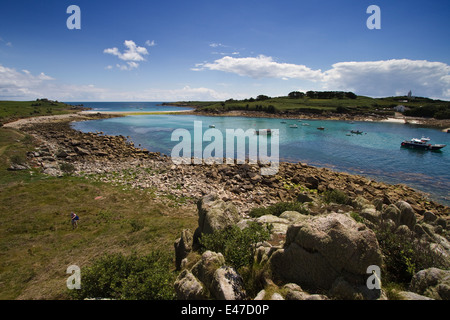 Une vue sur la barre de sable entre St Agnes et l'Gugh. Îles Scilly, UK Banque D'Images