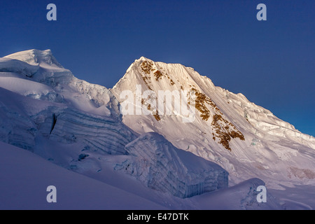 Lever du soleil sur le nevado Quitaraju Banque D'Images