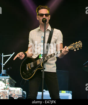 Great Tew, UK. Le 04 juillet, 2014. Le sentiment, le chanteur Dan Gillespie Vendre effectuer sur la scène principale à l'Cornbury Festival. Crédit : charlie bryan/Alamy Live News Banque D'Images