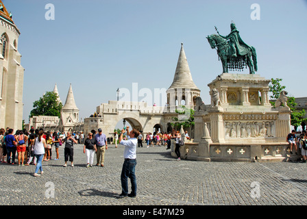 La statue de Saint Stephen sur du Bastion des pêcheurs sur la colline Gellert à Budapest, Hongrie, HungaryBudapest Banque D'Images