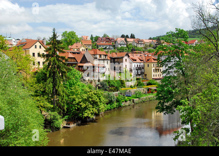 Vltava qui traverse la vieille ville de Cesky Krumlov, République Tchèque Banque D'Images