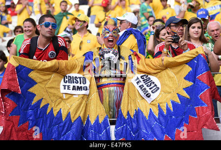 Fortaleza, Brésil. Le 04 juillet, 2014. Partisan de la Colombie à la vôtre avant la Coupe du Monde de Football 2014 football match de quart de finale entre le Brésil et la Colombie à Fortaleza, Brésil, 04 juillet 2014. Photo : Marius Becker/dpa/Alamy Live News Banque D'Images