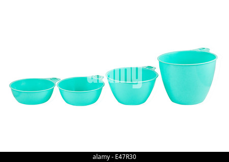 Quatre tasses à mesurer en plastique isolé sur fond blanc avec clipping path Banque D'Images