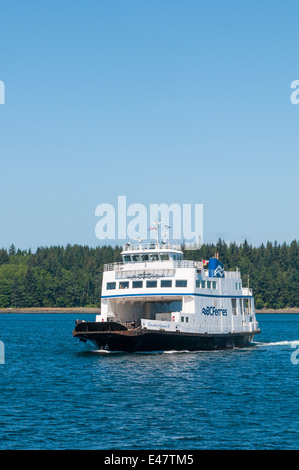 BC Ferry le passage de l'intérieur de la voile de croisière Port McNeill, British Columbia, Canada. Banque D'Images